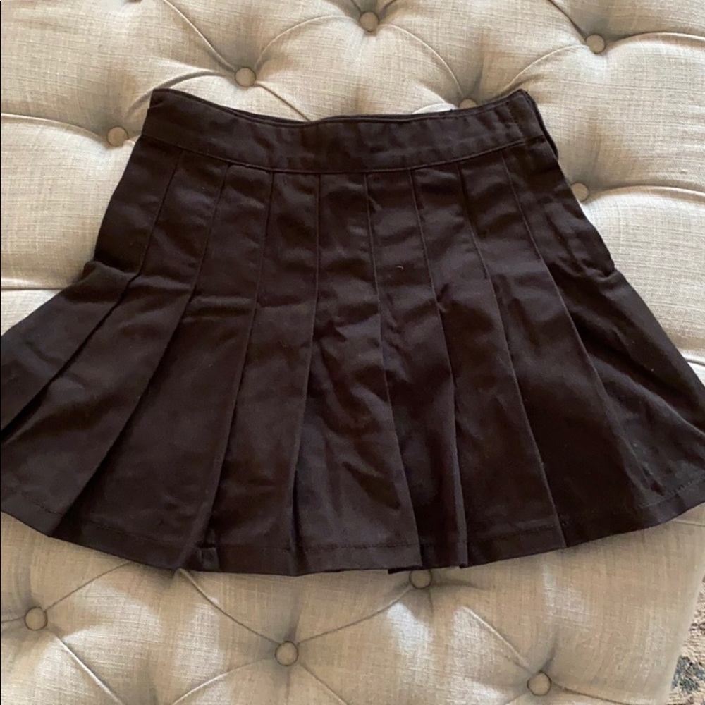 BRANDY MELVILLE pleated black skirt size small